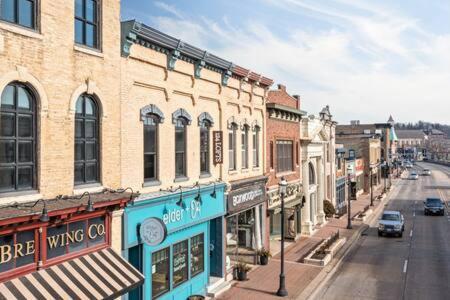 Hip Urban Loft-Small Town Charm-124 Lofts #2 West Dundee Eksteriør billede
