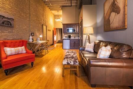 Hip Urban Loft-Small Town Charm-124 Lofts #2 West Dundee Eksteriør billede