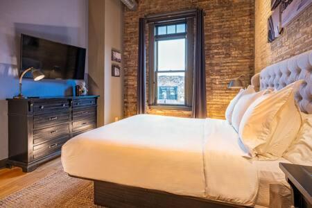 Hip Urban Loft-Small Town Charm-124 Lofts #2 West Dundee Eksteriør billede
