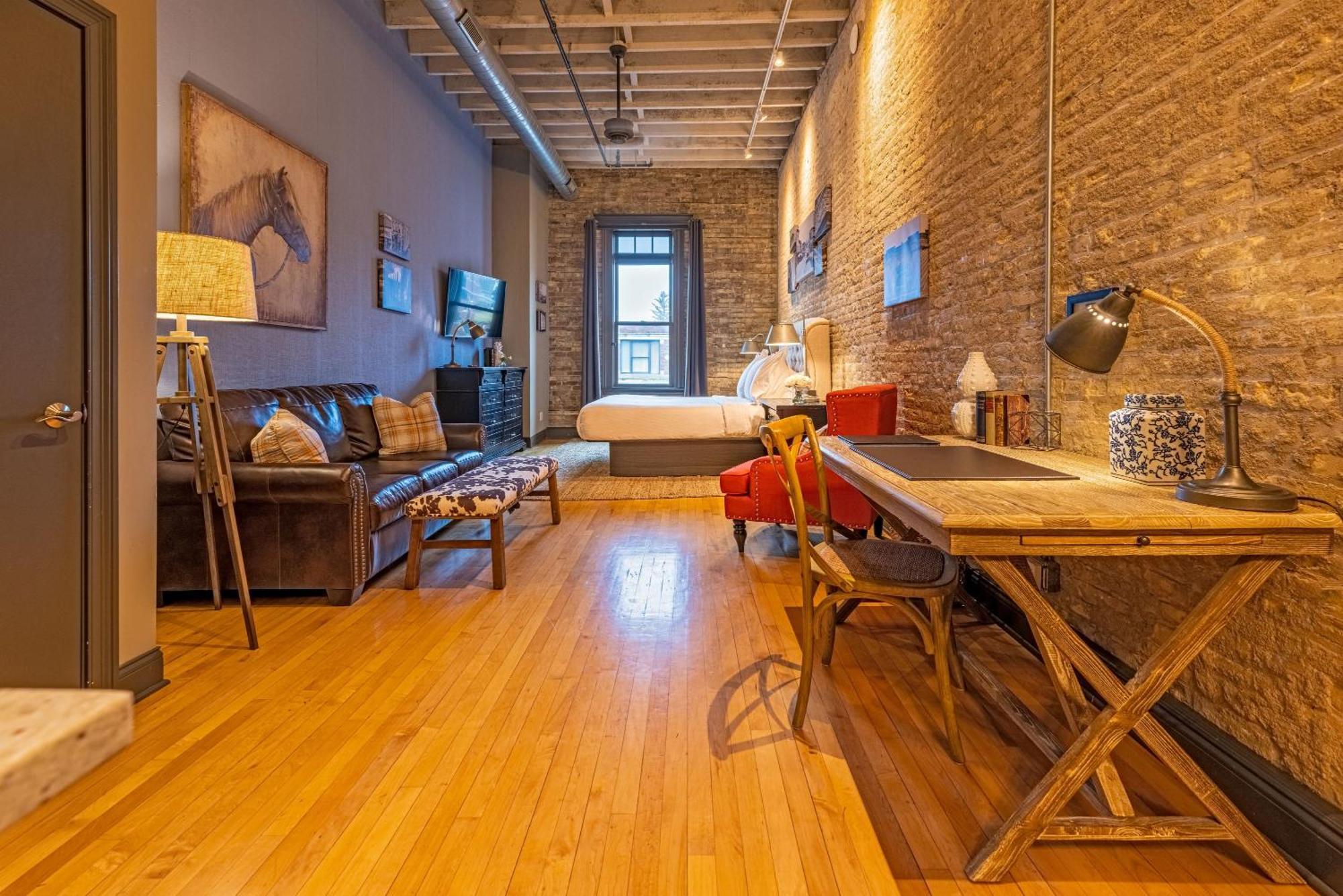 Hip Urban Loft-Small Town Charm-124 Lofts #2 West Dundee Eksteriør billede